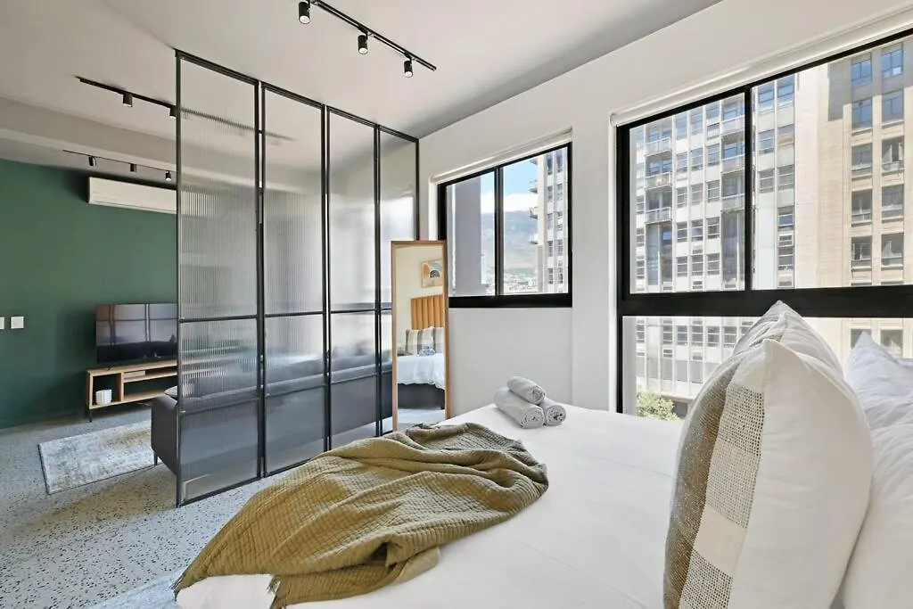 Apartment Zainab - Modern City Centre Aprt- City And Mountain Views! Cape Town South Africa