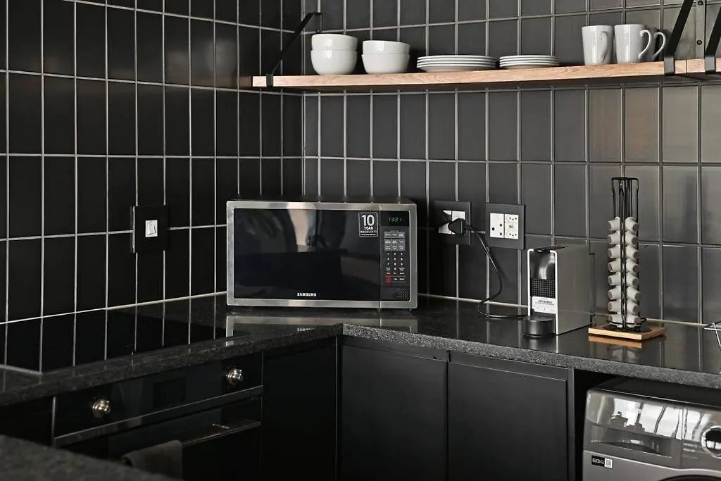 Apartment Zainab - Modern City Centre Aprt- City And Mountain Views! Cape Town South Africa