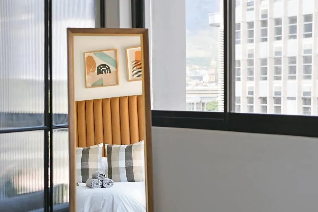 Zainab - Modern City Centre Aprt- City And Mountain Views! Cape Town