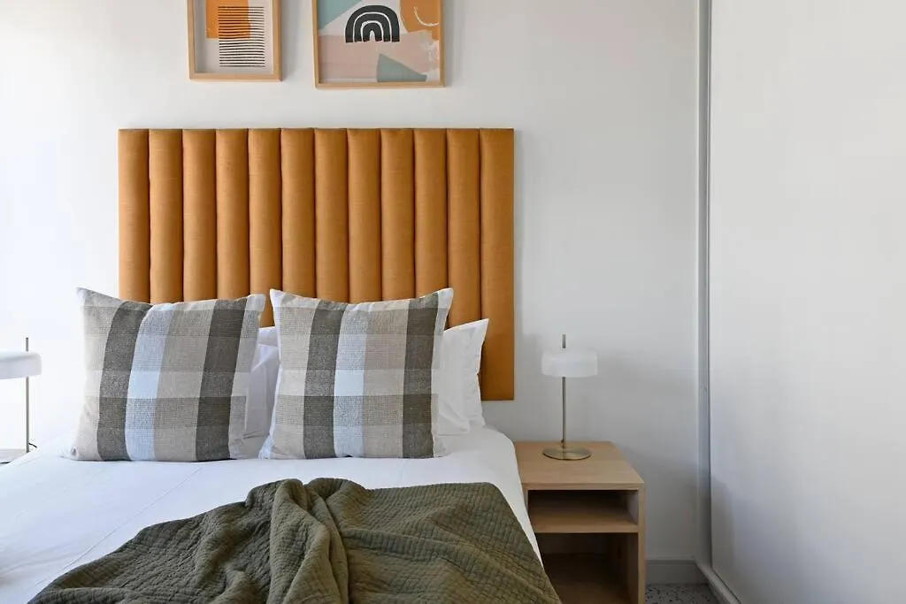 Zainab - Modern City Centre Aprt- City And Mountain Views! Cape Town 0*,  South Africa