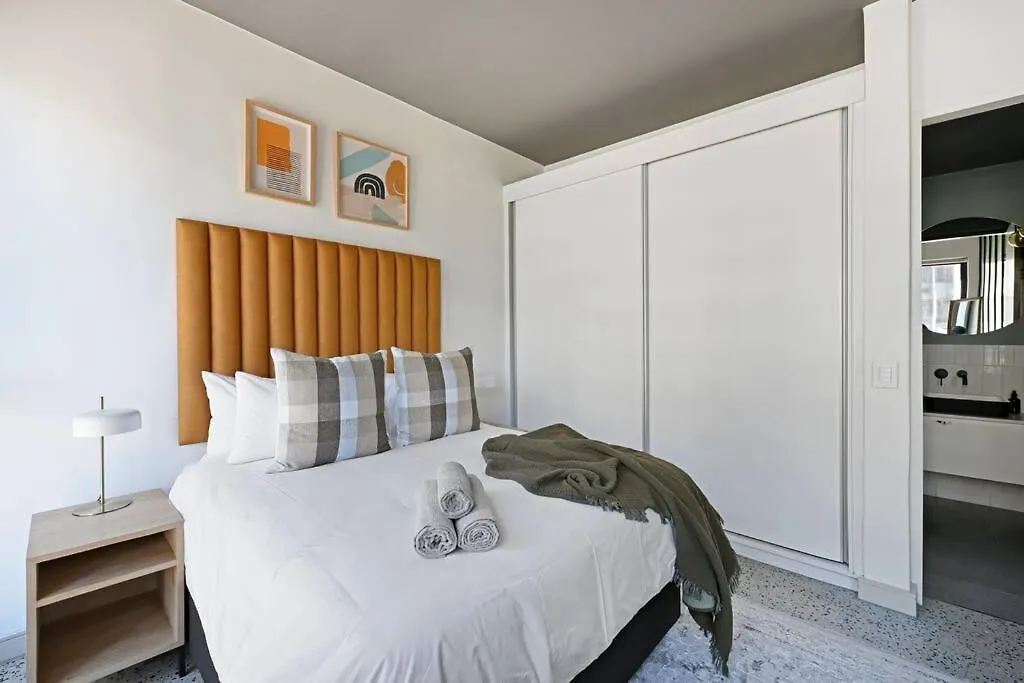 Zainab - Modern City Centre Aprt- City And Mountain Views! Cape Town Apartment
