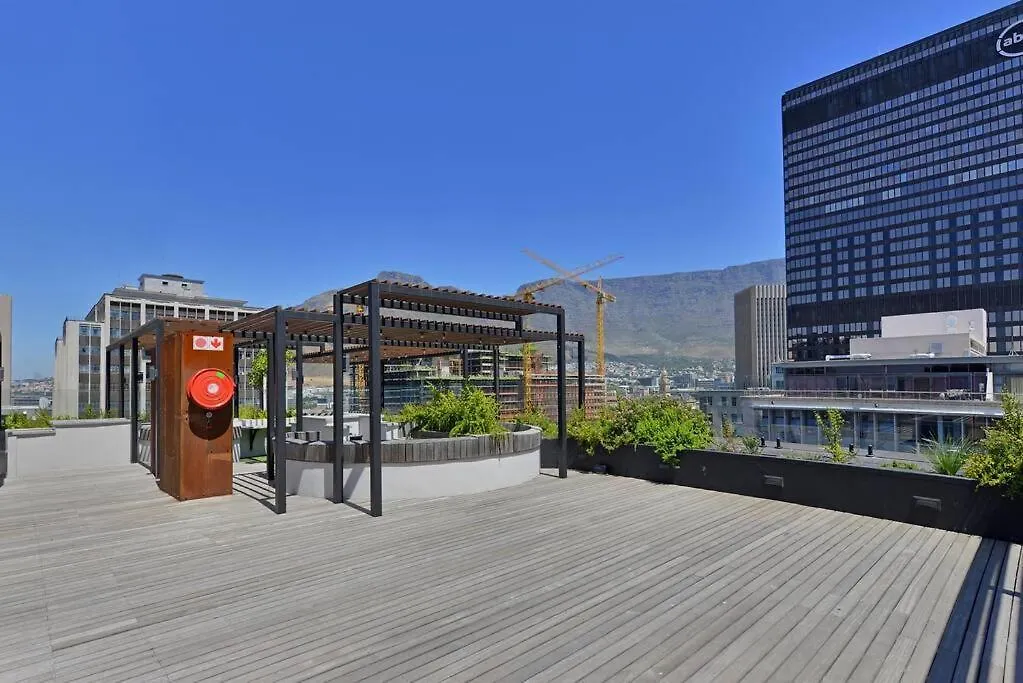 Zainab - Modern City Centre Aprt- City And Mountain Views! Cape Town 0*,  South Africa